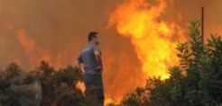 Εκκενώνεται η Ουρανούπολη λόγω της φωτιάς στο Άγιο Όρος
