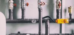 «Μια από τα ίδια» τα μερίδια στην λιανική αγορά φυσικού αερίου το 2025 – «Φουντώνει» ο ανταγωνισμός σε B2B και οικιακούς καταναλωτές – Αναλυτικά τα νούμερα από χρόνο σε χρόνο και ανά κατηγορία πελατών