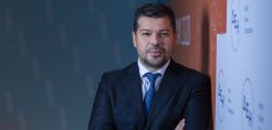 ΔΕΗ: Ισχυρά αποτελέσματα με προσαρμοσμένο EBITDA στα 1,8 δισ. ευρώ για το 2024 - Στα 6,2 γιγαβάτ το "πράσινο" χαρτοφυλάκιο του ομίλου