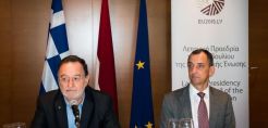 Με τους Πρέσβεις των χωρών της ΕΕ γευμάτισε ο Π. Λαφαζάνης
