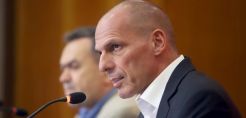Βαρουφάκης: Η κυβέρνηση ξοδεύει πολύ περισσότερα από ό,τι θα έπρεπε για επιδοτήσεις