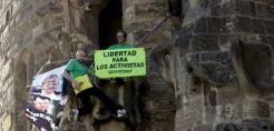 Διαμαρτυρία για τους φυλακισμένους της Greenpeace με... αναρρίχηση