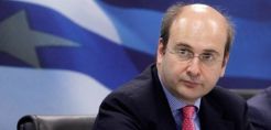Χατζηδάκης για τη ΔΕΗ: Η παραδοχή "χάνω 4 εκατ. πελάτες μέσα σε 4 χρόνια για να βρεθώ στο 50% της αγοράς" είναι τρελό