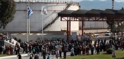 Συνεχίζουν τις απεργιακές κινητοποιήσεις οι εργαζόμενοι στα ΕΛ.ΠΕ.