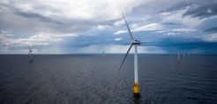 Equinor και Masdar θα λειτουργήσουν την πρώτη μπαταρία που θα συνδέεται με το πλωτό αιολικό πάρκο Hywind στην Σκωτία