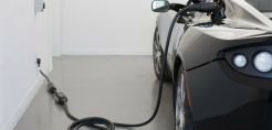 Handelsblatt: Σε κίνδυνο 410.000 θέσεις εργασίας από τη μετάβαση στα ηλεκτρικά αυτοκίνητα