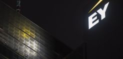 EY: Δωρεάν μεταπτυχιακό στη βιώσιμη ανάπτυξη για τους εργαζομένους της 