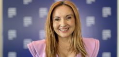 Ν. Καρακατσάνη: Τα σπιράλ υψηλών τιμών αποκλιμακώνονται πλέον πιο δύσκολα, όχι μόνο για δομικούς αλλά και γεωπολιτικούς λόγους  