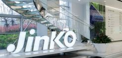 JinkoSolar: Κατά 50% μέσω ΑΠΕ η κάλυψη της παραγωγής της