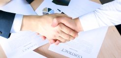Στην απομάκρυνση των περιττών εμποδίων στα διμερή συμβόλαια στοχεύει η Κομισιόν για στήριξη της βιομηχανίας