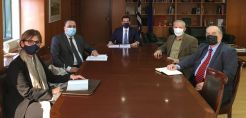 Συνάντηση ΣΠΕΦ–Σκρέκα: Εξετάζονται δύο μοντέλα για τα μικρά φωτοβολταϊκά - Χωριστή κατηγορία σε διαγωνισμούς ή έμμεση σύνδεση τιμής με τους διαγωνισμούς των μεγάλων