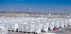 Standalone μπαταρίες: Εντός προθεσμίας του RRF τα έργα 700 Μεγαβάτ των δύο πρώτων διαγωνισμών – Έρχονται και merchant μονάδες 490 Μεγαβάτ – Αγώνας δρόμου για τις μονάδες της τρίτης δημοπρασίας