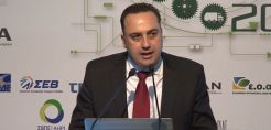 Λουμάκης: Να τελειώνουμε με τις ανυπόστατες προτεραιότητες στην αδειοδότηση και τα δίκτυα