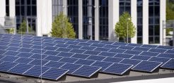 Βρετανία: Σχεδιάζει δαπάνες 1,4 δισ. δολαρίων για «πράσινα» ενεργειακά έργα σε δημόσια κτήρια και τοπικές κοινότητες