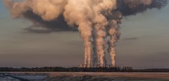 Eurostat: Σχεδόν αμετάβλητες οι εκπομπές ρύπων της χώρας στο τέλος του 2023 