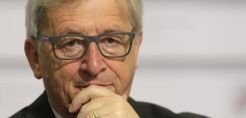 Κατά της αύξησης του ΦΠΑ στο ηλεκτρικό ρεύμα ο Γιούνκερ