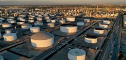 Goldman Sachs: Μειώνει την πρόβλεψή της για το Brent κατά 10 δολ./βαρέλι στο δ' τρίμηνο