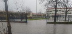 Χωρίς ρεύμα πολλές περιοχές στη Θεσσαλία και μεγάλες καταστροφές στις υποδομές