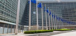 Κομισιόν: Αναγκαίες οι αυξήσεις των τιμολογίων της ΔΕΗ για την ανάκτηση κόστους αλλά και το άνοιγμα της αγοράς