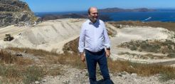 Χατζηδάκης: Πρότυπο νησί για την ανακύκλωση γίνεται η Σαντορίνη