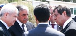 Ξαναρχίσουν, από αύριο, οι συνομιλίες για το Κυπριακό