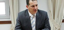 Επαφές Λακκοτρύπη στο Λονδίνο για την ενέργεια