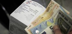 Με μείωση της έκπτωσης 15% που δίνει στους καλοπληρωτές θέλει να ξεκινήσει τη χρονιά η ΔΕΗ – Στο τραπέζι και η ρήτρα ρύπων