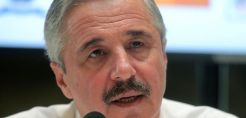 Μανιάτης: Αποκλείοντας από το ΔΣ της ΔΕΗ την ΟΚΕ, αποκλείουν την κοινωνία