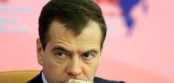 Μεντβέντεφ: Ανοιχτός στην προοπτική διάθεσης βοήθειας στην Κύπρο