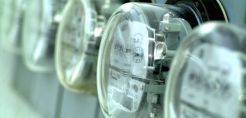Μειωμένα τιμολόγια ΔΕΗ υπόσχεται σε επιλεγμένους Δήμους η κυβέρνηση