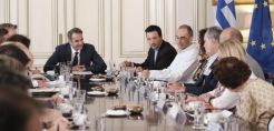 Μητσοτάκης: Εμβληματική απόφαση να απεξαρτηθούμε πλήρως από τον λιγνίτη το αργότερο μέχρι το 2028 - Συζήτησε με περιβαλλοντικές για το ποσοστό των ΑΠΕ