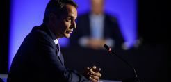 Μητσοτάκης: Προσωρινό μέτρο η καταφυγή στο λιγνίτη – Εκτός συστήματος όσοι έχουν όρους σύνδεσης ΑΠΕ και δεν υλοποιούν – Κίνητρα για πετρέλαιο θέρμανσης αλλά και γεναία επιδότηση για αέριο