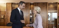 Μητσοτάκης και Λάιεν συναντήθηκαν στο περιθώριο του Νταβός
