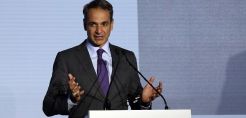 Μητσοτάκης από το εργοστάσιο της ΕΛΒΑΛ: Μείωση του ΕΦΚ στη Μέση Τάση, εξομάλυνση στην αγορά ενέργειας