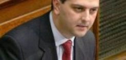 Μ.Μπεκίρης: Κόβουν τον αέρα από τα αιολικά πάρκα