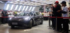 Τα πρώτα made in China αυτοκίνητα παραδίδει σήμερα η Tesla