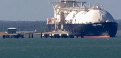 Η ποντοπόρος ναυτιλία και τα LNG φέρνουν πιο κοντά Ελλάδα και ΗΠΑ