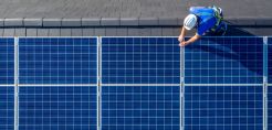 Net-billing: Σημαντικές βελτιώσεις «βλέπει» η αγορά στη νέα Υπουργική – 12 κρίσιμες αλλαγές – «Αστερίσκοι» για τις μπαταρίες στα συστήματα αυτοκατανάλωσης και για τα plug-in φωτοβολταϊκά