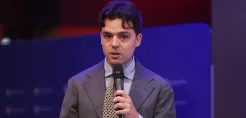 Baringa: Πως θα κινηθεί το κεφαλαιακό κόστος φωτοβολταϊκών και μπαταριών ως το 2030 στην Ελλάδα