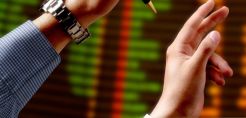 «Σπάσιμο» της δημοπρασίας NOME και ελεύθερες εξαγωγές από traders βάζουν δυναμίτη στο άνοιγμα της λιανικής ρεύματος