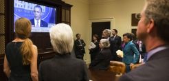 «Φλερτάρουν» με τη χρεοκοπία οι ΗΠΑ, παραλύει η κυβέρνηση