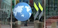 Ανάπτυξη αλλά και… κινδύνους βλέπει ο ΟΟΣΑ για Ελλάδα