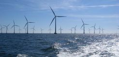 Ποιο είναι το μοντέλο για τα offshore αιολικά – Μειοδοτικοί διαγωνισμοί για προεπιλεγμένους επενδυτές και σύνδεση στο δίκτυο μέσω hubs του ΑΔΜΗΕ 