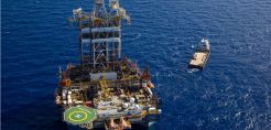 Αντίθετα πρόσημα στις αγορές πετρελαίου