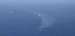 Με πετρέλαιο από το ιρανικό δεξαμενόπλοιο που ναυάγησε γέμισαν οι ιαπωνικές ακτές