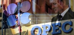ΟΠΕΚ και Ρωσία συμφώνησαν να παραταθεί η περιστολή της πετρελαιοπαραγωγής