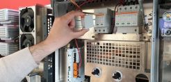 FRONIUS TAURO Tech Tip: Ενσωματωμένοι απαγωγείς υπέρτασης DC & AC της εταιρίας MERSEN με αποσπώμενα φυσίγγια