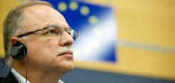 Κίνητρα για προώθηση των ΑΠΕ στη διαχείριση αποβλήτων ζητάει ο Παπαδημούλης από την Κομισιόν