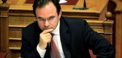 Σκληρή κόντρα Μιχελάκη - Παπακωνσταντίνου με φόντο τη συγκυβέρνηση
