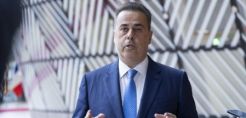 Ρεαλιστικό και ευέλικτο κλιματικό στόχο για το 2040 ζήτησε ο Παπασταύρου από τον κλιματικό επίτροπο Χούκστρα